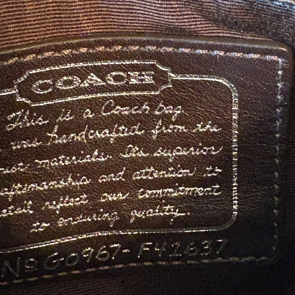 Coach Signature Stripe Khaki Gold
Zip Wristlet F41637 NWOT - Picture 3 of 4